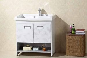 Learn this “four-look” shopping coup, and instantly transform into a bathroom cabinet shopping expert!