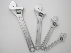 What are the adjustable wrench specifications?