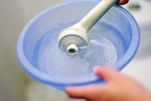 White vinegar bubble shower to clean scale and impurities to make the bath more comfortable