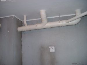 Toilet water pipe installation method