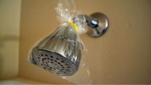 What should I do if the shower still leaks after the shower head is turned off? See if these methods can help you solve the problem!