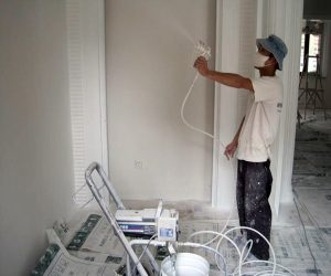 Decoration wall treatment and wall crack treatment of cleaning and maintenance of paint wall