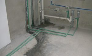 Hot and cold water pipe installation specifications toilet hot and cold water pipe should be installed in this way