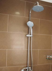 How much height is appropriate for the shower? Shower maintenance method