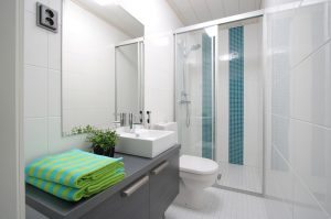 How to use the bathroom space? The items in the bathroom are well-placed