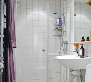 How to decorate a small bathroom