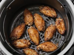 How Long to Air Fryer Chicken Wings? Air Fryer Chicken Wing Tips!