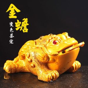 How to place the golden toad on the tea table to attract wealth What are the ornaments to attract wealth