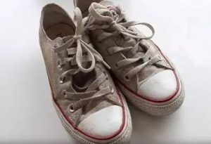 How do I remove sweat stains from my shoes? Ways to remove sweat stains from shoes