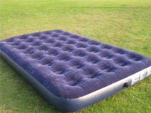 What should I pay attention to when using an inflatable bed