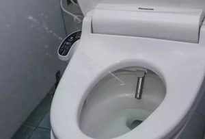 Toilet seat spray rod can not telescopic how to do