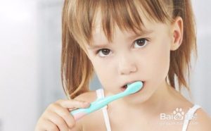 Dip your toothbrush in water before brushing? Teach you the correct way to brush your teeth