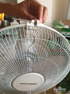 How to take down the floor fan to wash