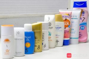 The sunscreen on a hot day with a number of index control is good to choose 50 as opposed to 30