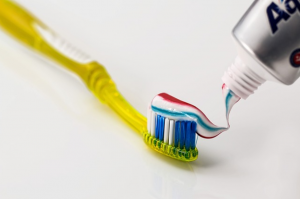 What are the best uses of toothpaste in life