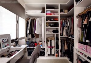 Problems that should be paid attention to in the decoration of small apartment cloakroom