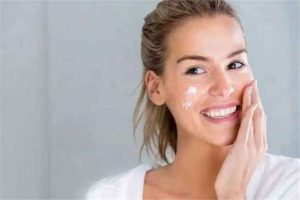 Reapply sunscreen to wash face how to reapply and how often