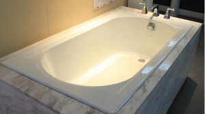 What should I do if the tub is scratched? What are the facilities for the disposal of scratches in the bathtub