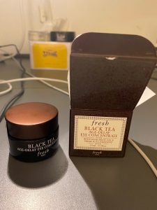 What time does the usage amount of fresh black tea eye cream use well