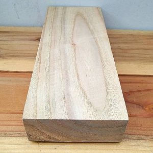 What are the differences between elm wood and sassafras wood