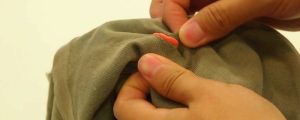 4 tips to remove chewing gum stuck to clothes