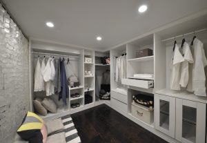 Cloakroom layout and decoration style