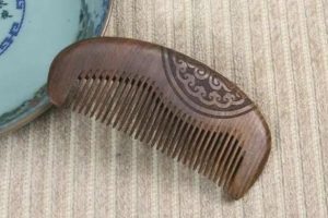 How does comb have a head oil smell to clear