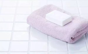 How does the towel get sticky with strange taste? Suitable for household tips