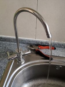 Gooseneck faucet installation and water leakage resolution