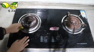 Cooktop washing tips Clean the cooktop daily