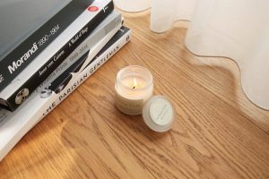 Wood floor moisture-proof dehumidification trick: scented candle