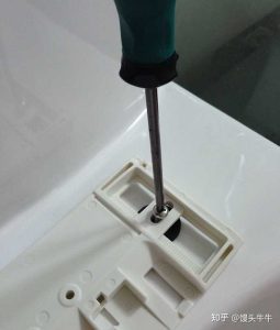 Toilet lid removal diagram without screws visible