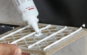 Teach you how to subtly remove tape marks from tile