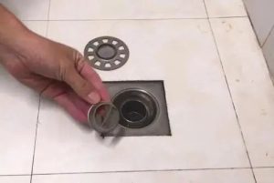 How to take out the inner core of the floor drain